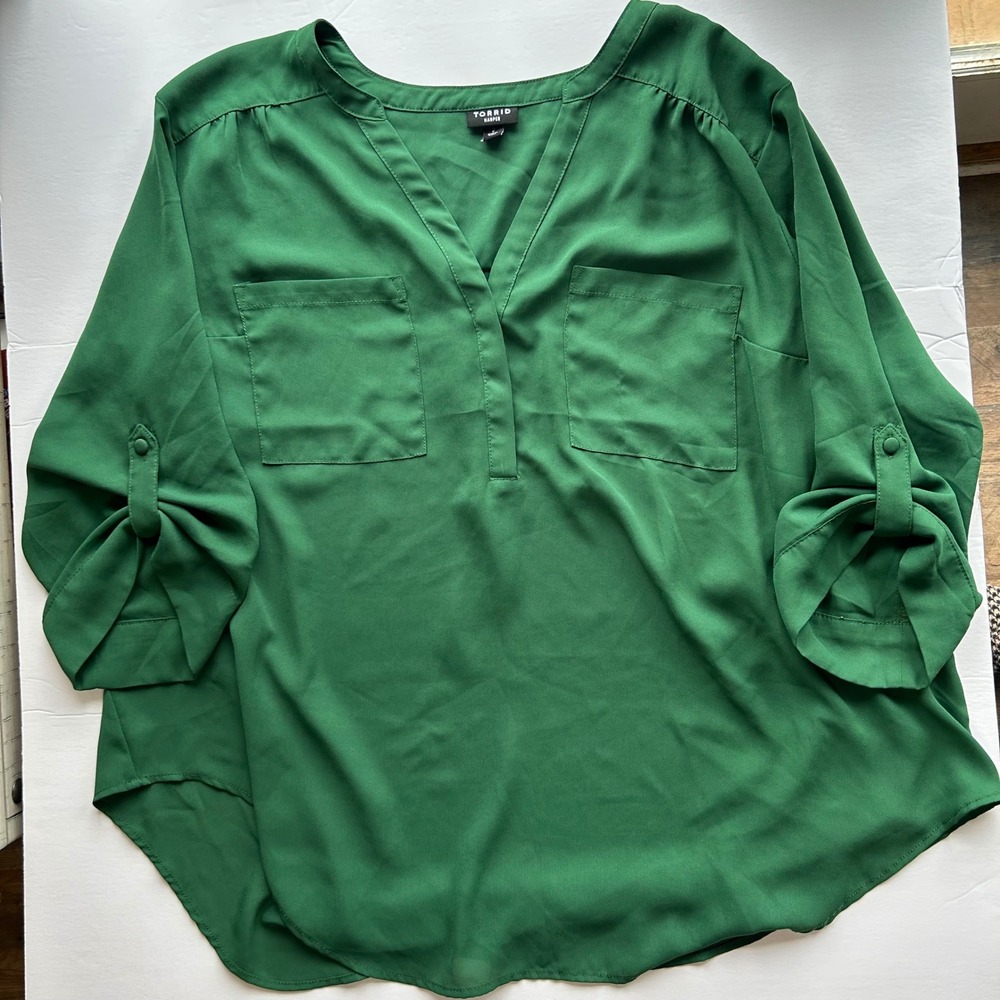Torrid Harper Blouse Green Roll Tab Sleeve Georgette Pullover Top Size 2 - Picture 3 of 7